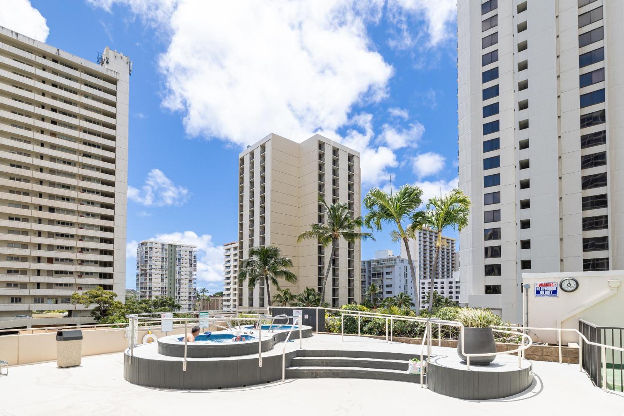 Newly Renovated ,1 Block To Waikiki Beach, Free Parking Apartamento