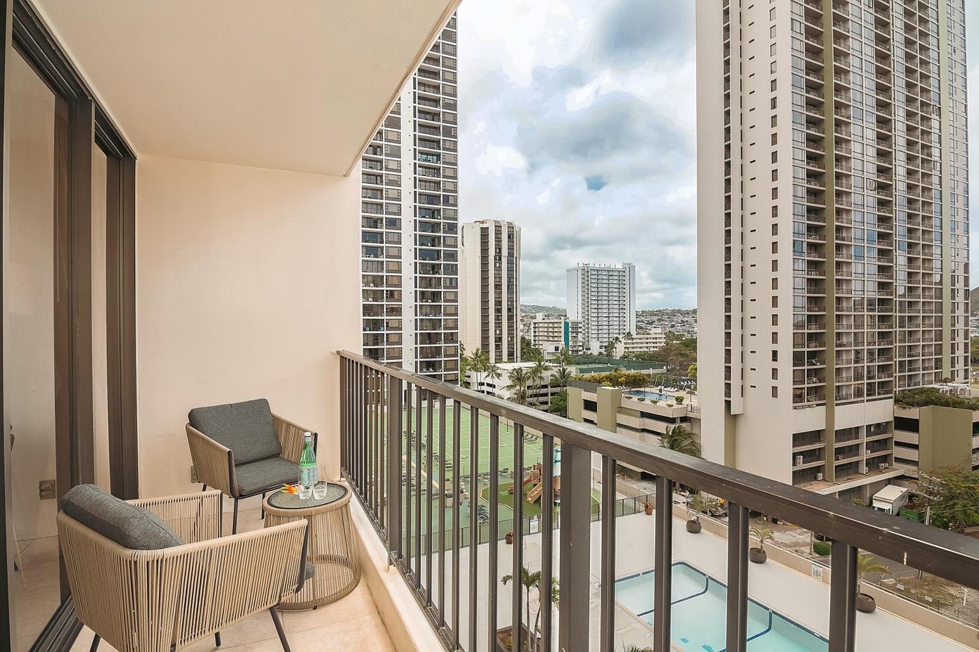 Newly Renovated ,1 Block To Waikiki Beach, Free Parking Honolulu