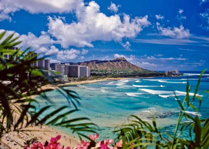 Newly Renovated ,1 Block To Waikiki Beach, Free Parking